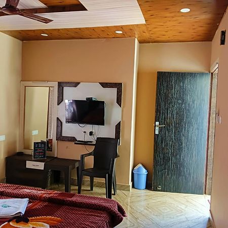 Oak Wood Homestay Banikhet 戴尔豪斯 外观 照片