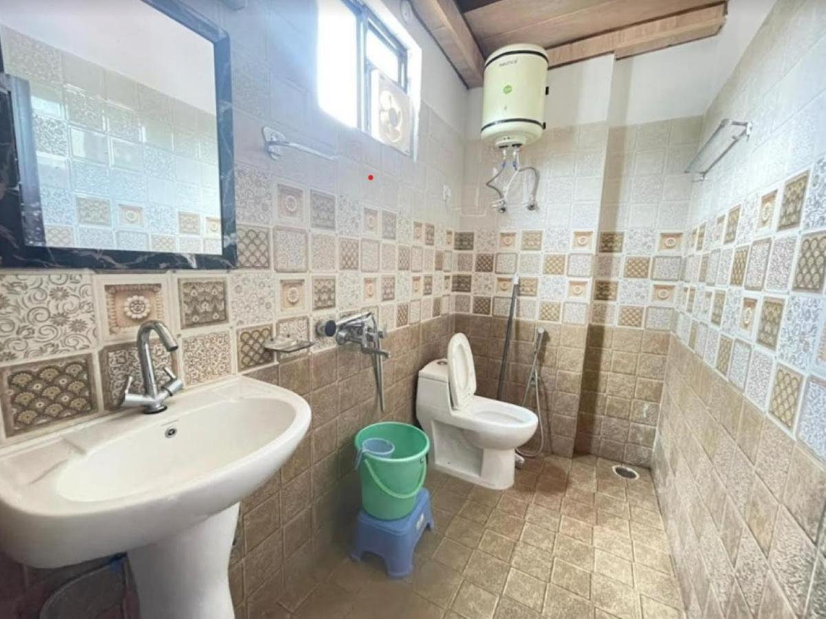 Oak Wood Homestay Banikhet 戴尔豪斯 外观 照片