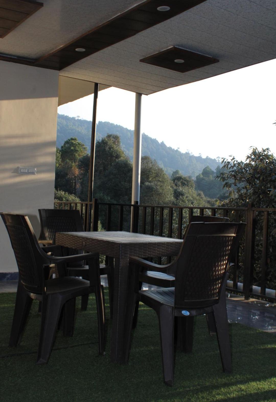 Oak Wood Homestay Banikhet 戴尔豪斯 外观 照片