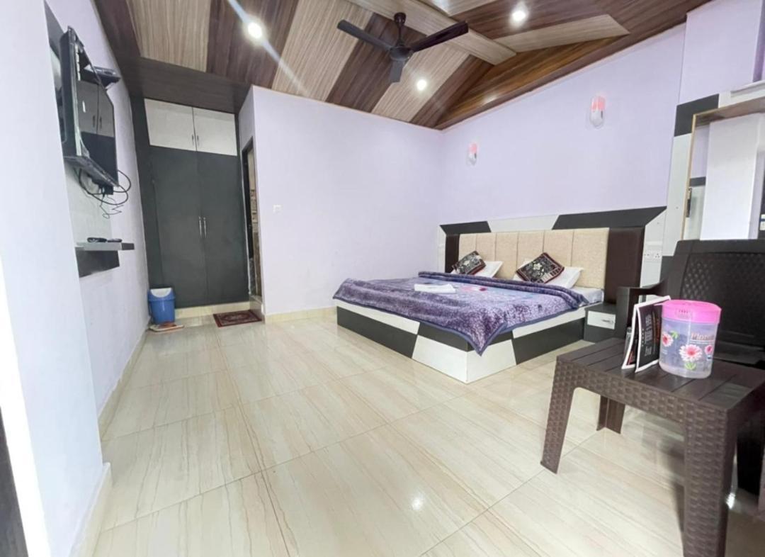 Oak Wood Homestay Banikhet 戴尔豪斯 外观 照片